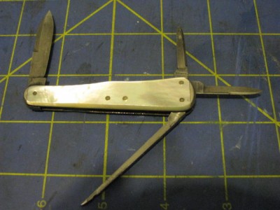 SimmonsHardwarePearlLobster 002.jpg