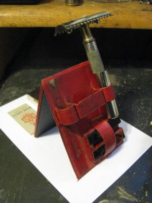 JAHenckelsTravelRazor 002.jpg
