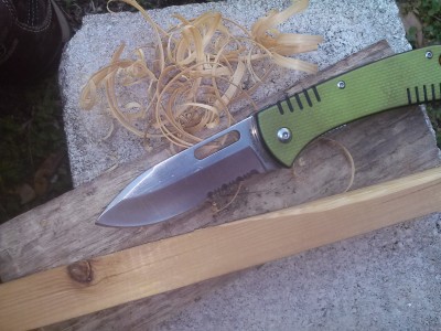 ShavingsSerratedKnifeReviewEDC.jpg