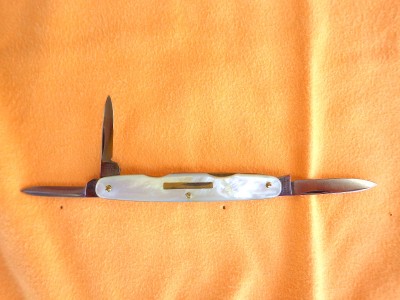 Simmons Hardware - Germany - Hornet stamp on back of blades