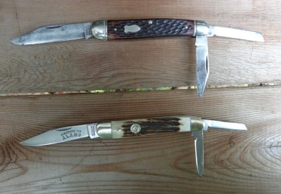 Note the smaller secondary blades