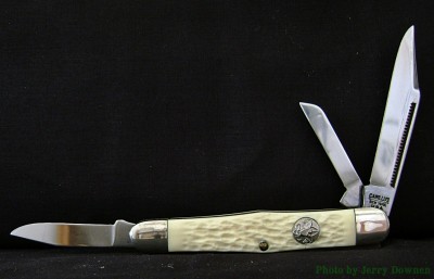 Camillus 1047 - 1980 to 1984 White Scout - Mark Open L.JPG