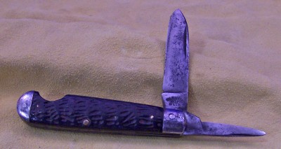 Pal Blade Company. I am not sure if this was a Military knife or not.