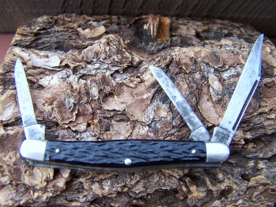 #77 small Stockman w/jigged Delrin handles, carbon blades.