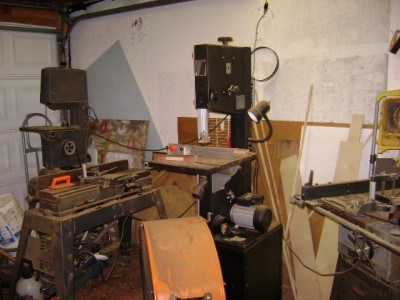 the bandsaw on the left is an old one that i use only with a thin sanding belt. Joiner planer and the big band saw that i have a 1" blade on for re-sawing. Right, table saw.