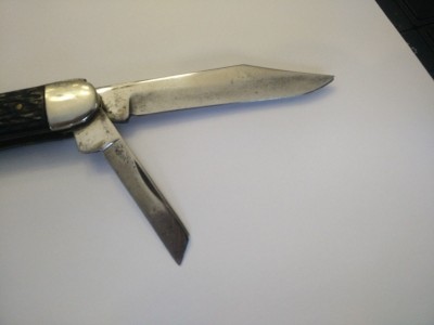 1047 Camillus Scout Knife With double sided Sabre ground blade pile side.jpg