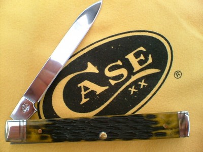2018 #22547 6185SS Doctor's Knife, Olive Green Crandall Jigged Bone with Strike Line Bolsters