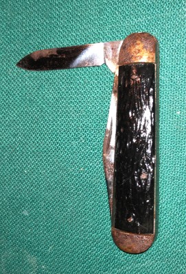 Age of this knife? Found in musette bag from 1944