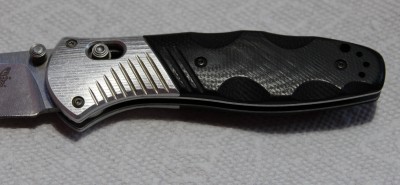 Benchmade has a nice fat grip.JPG