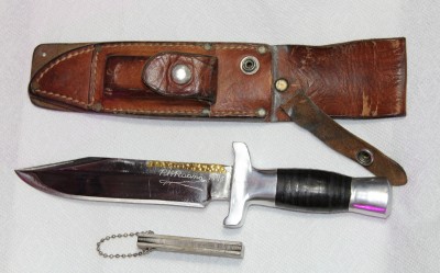 RH Ruana with sheath, ferric rod is worn past magnesium holder.JPG