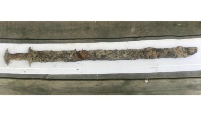 181004-ancient-sword-swedish-lake-cheat_garqqk.jpg