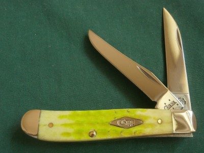 2005 Case 6207W Lime Green Jigged Bone Wharncliffe Mini Trapper