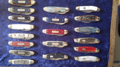Some later Bulldog scout knives in the 12 natural handles offered. Also some 5 blade sowbellies from earlier years