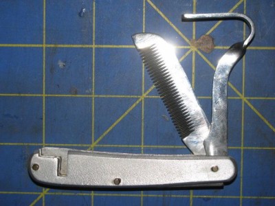 UnmarkedHorseGroomingKnife2019.JPG