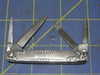 S in a Shield4BladeGent'sKnife2019.JPG