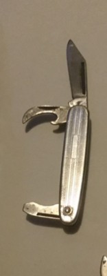 Here’s a Richards. You knew there would be at least one! It’s another little guy, very pretty, but with the tool blades, very useful. This knife lives in the side pocket of my change purse.