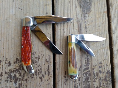 CASE XX 6265 Second Cut Stag and CASE XX USA 5299 Stag pile side.jpg