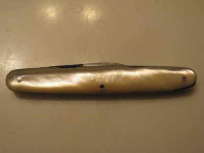 UnmarkedFancyPearl4BladePen 002.jpg