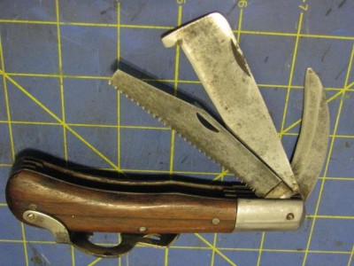 Unmarked3BladeGardeningKnife w BottleOpener2.JPG
