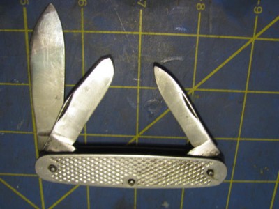 Unmarked3BladeMetalHandledKnife2017 001.jpg