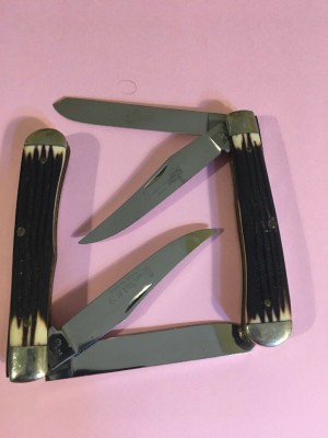 2 Queen 1976 Winterbottom Bone Trappers 001.jpg