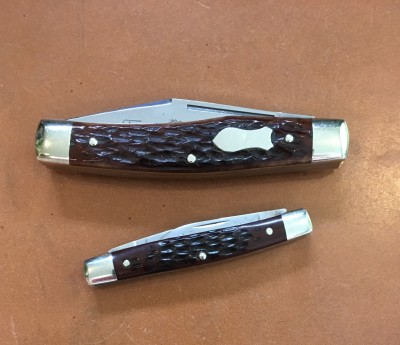 Fight'n Rooster Gunstock Stockman with carbon &amp; bone &amp; <br />1974 Case #6233 Small Premium Pen with CV &amp; bone