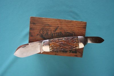 cattoeandwoodbox.jpg