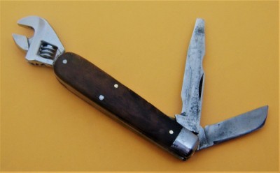 Schradewrench.jpg