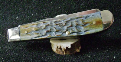 Case 2019 Mini Trapper 6207 SS Peach Seed Jig Burnt Gray Bone - Pile Closed.JPG