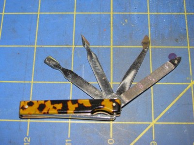 D.PeresManicureKnife.jpg