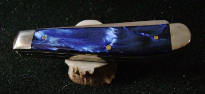 Case 2019 Mini-Trapper 10207 SS Smooth Blue Pearl Kirinite - Pile Closed.JPG