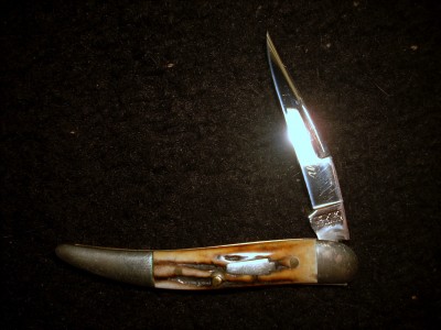 16 mini toothpick that was given as a X-mas gift to me from Queen Cutlery