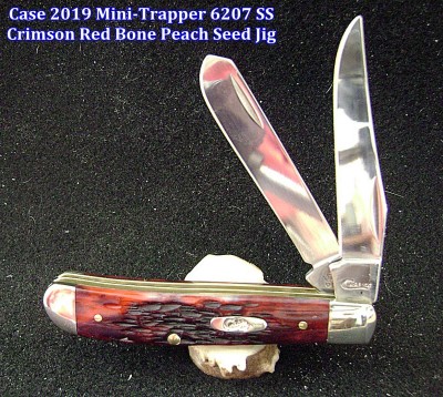 Case 2019 Mini-Trapper 6207 SS Crimson Red Bone Peach Seed Jig - Labeled.JPG