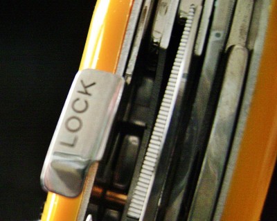 Victorinox Evogrip S18 Yellow - Lock Release.JPG