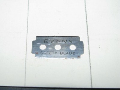 EvansMiniSafetyRazorBlade.JPG