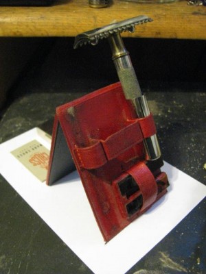 JAHenckelsTravelRazor 002.jpg