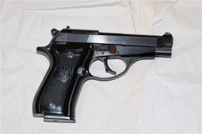 Right side Beretta 81.jpg