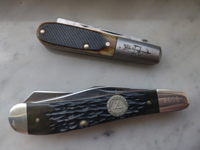Russell Solingen (Boker) Barlow in sawcut bone, Case G6240 dogleg trapper in green jigged bone
