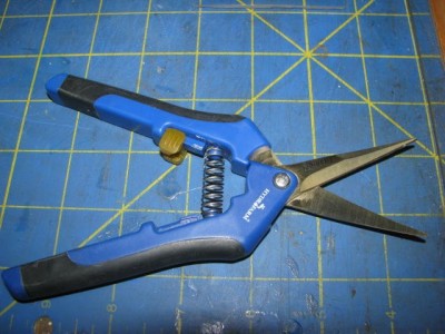 HydroFarmTitaniumNippers50cents 003.jpg