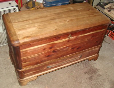 cedar chest 01.JPG