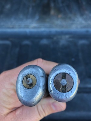 Knife in question on right, ideal on left