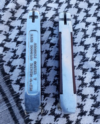 1950s model on the left the the early 1949 on the right. Later knife has a large, obvious stamp with the make and model. Also, the channel for the stop pin is cut for the full width of the handle on the earlier knife.