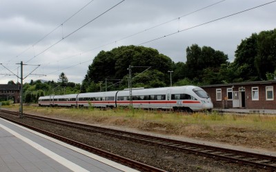 1030px-Dsb-ice-td-br-605-bahnhof-844892.jpg