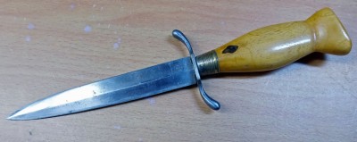 Crown Cutlery Co Austria a.jpg