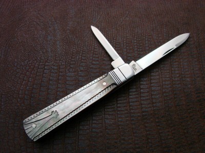 Queen Dan Burke Black Lip Pearl - Open.jpg