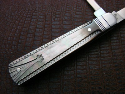 Queen Dan Burke Black Lip Pearl - Handle.jpg