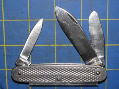 Unmarked3BladeMetalHandle1.JPG