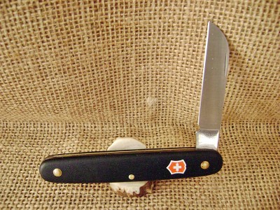 Victorinox Gardener Black - Open Mark.JPG