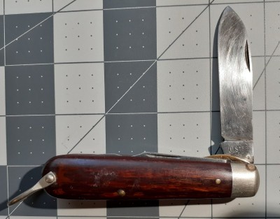 Tang reads "Ulster U.S.A." on the left side. Wood covers and nickle silver bolsters.
