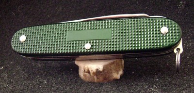 Victorinox Farmer 93mm (3,66 in) -Sococut- Green Alox - Pile Closed.JPG